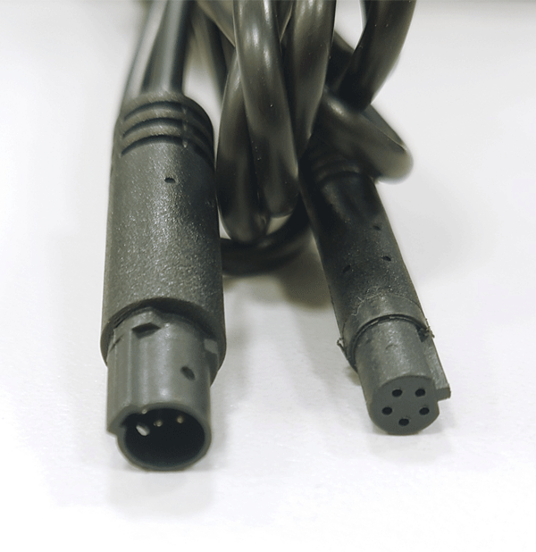 WHSR-CABLE-EX2-2M　サイドカメラ延長ケーブル（2m）のコネクタの形状